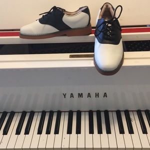 Jumping jacks, uniform old-school saddle oxfords.